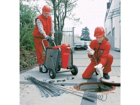 Машина для чистки труб R140, применение Машина для чистки труб R140, применение